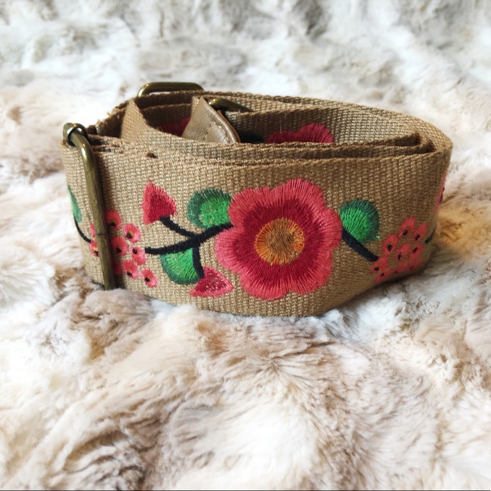 Floral Strap ✨Make An Offer✨